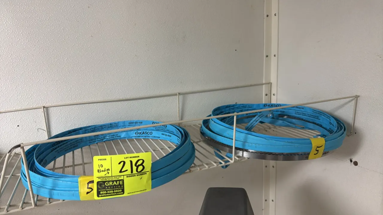 Kasco 126KH3 meat saw blades. Features protective blue edge wrapping. Wire shelf not included.
