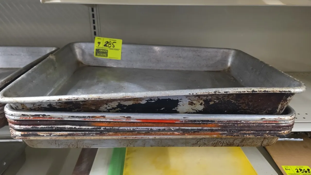 Full-size aluminum sheet pans. Constructed of aluminum with wire-reinforced rolled rims. Features assorted 2" to 4" depths.
