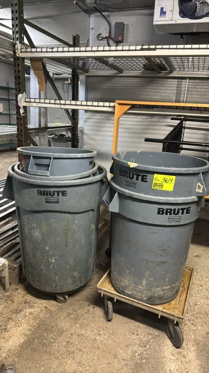 Rubbermaid Brute polyethylene trash cans. Features molded plastic construction with integrated side handles and round design. Gray finish. Note: Dolli