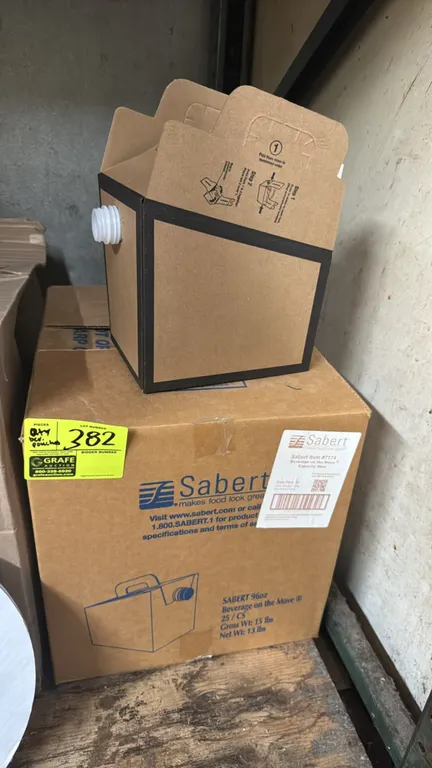 Sabert 7174 Beverage on the Move 96 oz beverage containers. Case of 25. Features pop-up corrugated design with inner beverage pouch, threaded pour spo