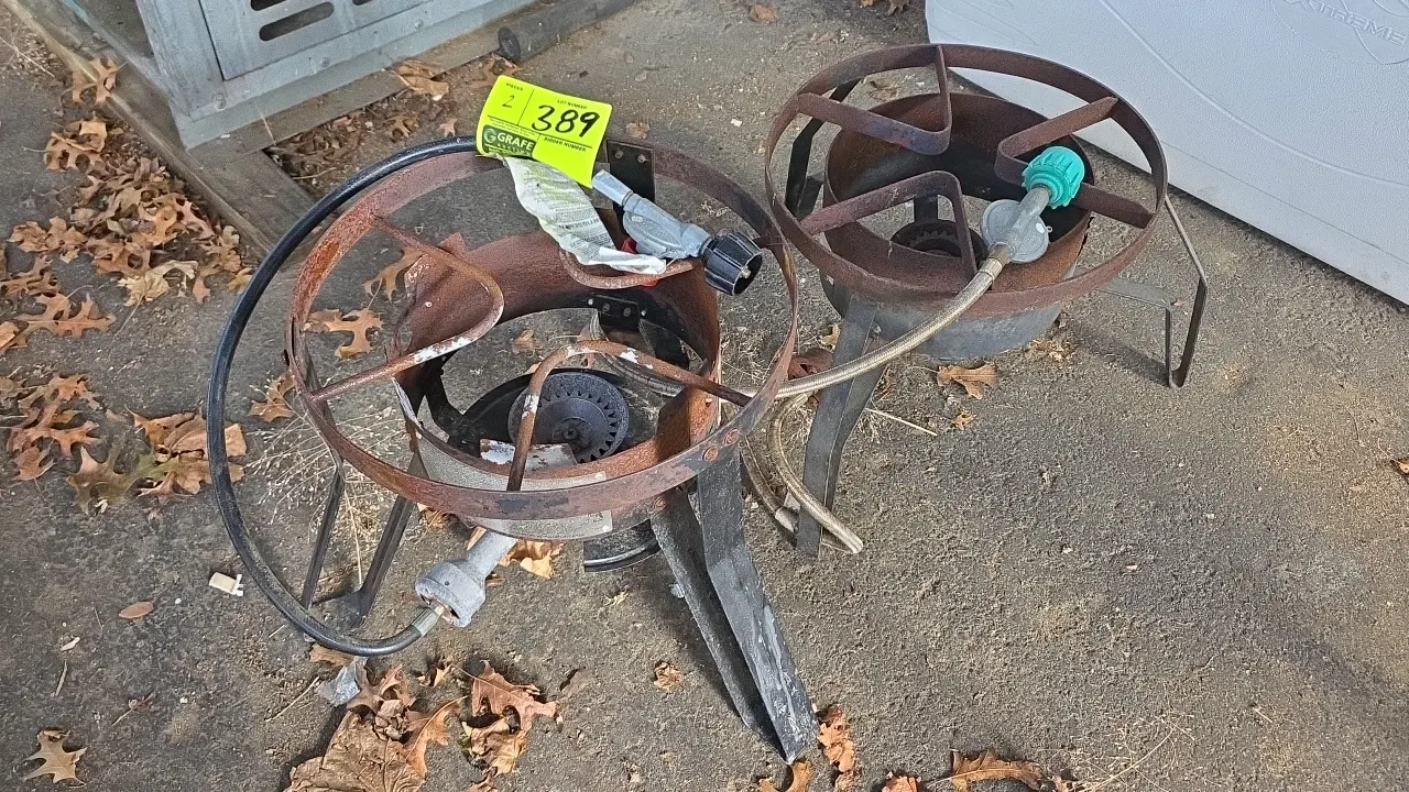 Masterbuilt and Bayou Classic outdoor propane burner stands. Includes (1) Masterbuilt MB15 and (1) Bayou Classic stand. Features cast iron burners, st