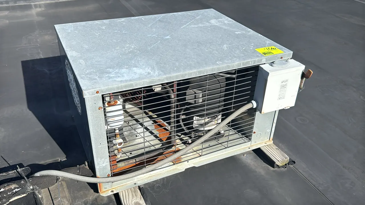 Trenton TEHA030L6-HT3B-F outdoor air-cooled condensing unit. Features hermetic compressor, condenser fan, receiver, and mounted electrical disconnect