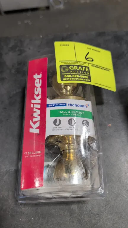 Kwikset 200T 3 CP V1 hall and closet door knob set. Features polished brass finish and Microban antimicrobial protection. Fits standard doors 1-3/8" t