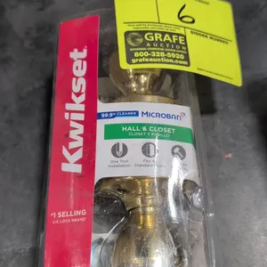 Kwikset 200T 3 CP V1 hall and closet door knob set. Features polished brass finish and Microban antimicrobial protection. Fits standard doors 1-3/8" t