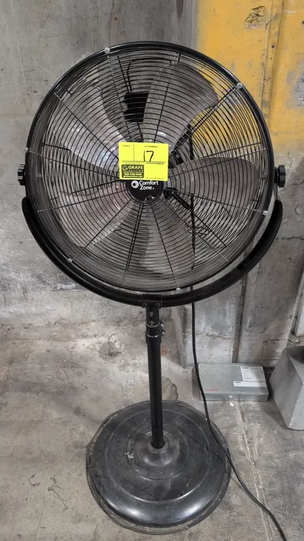 Comfort Zone CZHVP20S high-velocity pedestal fan. Features 3-speed rotary switch, 3-blade metal propeller, and adjustable tilt. 22" diameter. Electric