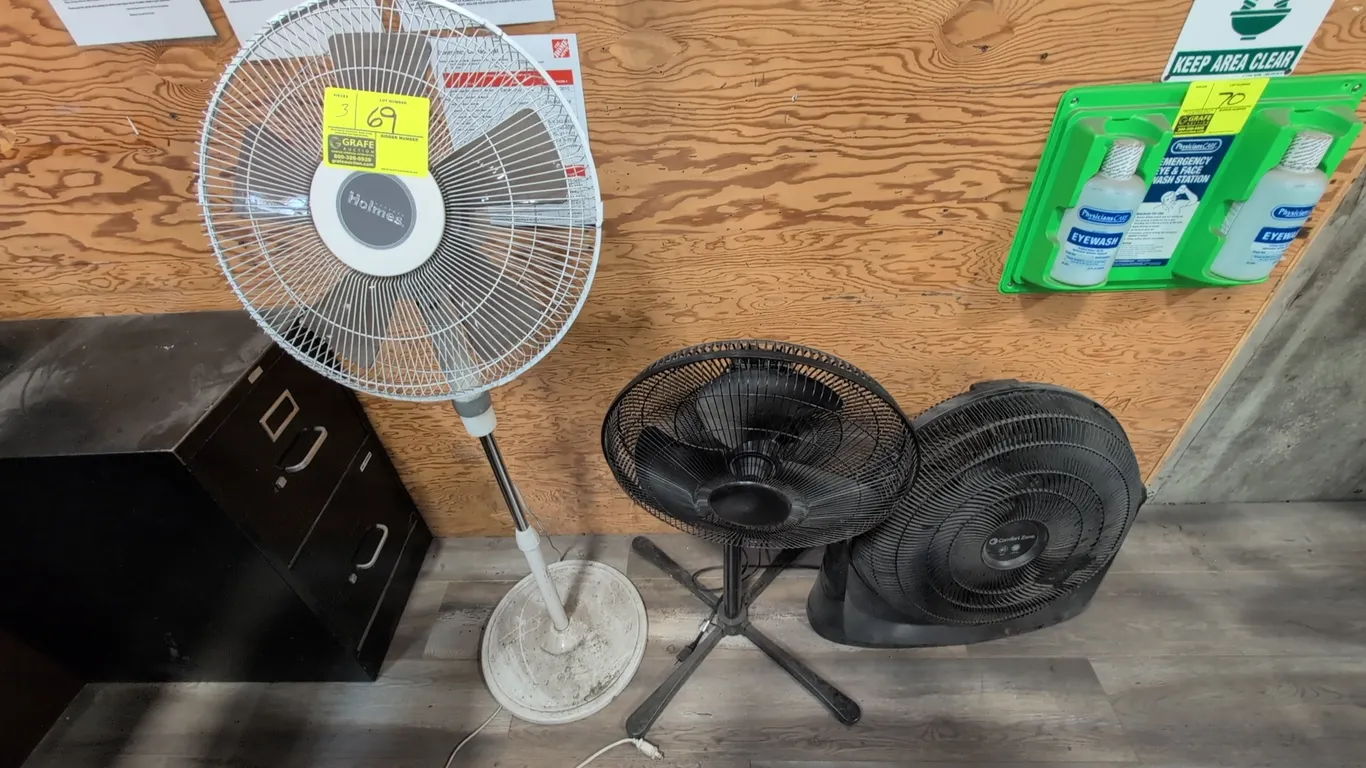 Assorted electric fans. Includes (1) Holmes HSF1670 pedestal fan, (1) SF3-40A pedestal fan, and (1) Comfort Zone CZHV201BK high-velocity floor fan. Fe