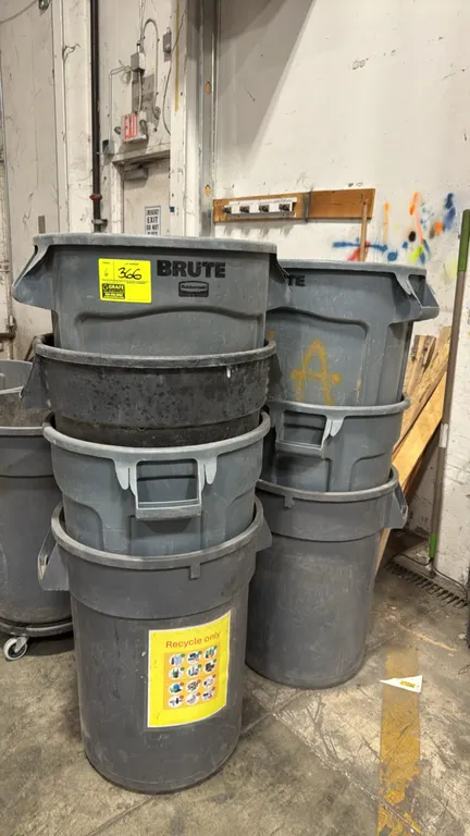 Rubbermaid BRUTE polyethylene trash cans. Features molded polyethylene construction, integrated side handles, and reinforced rims.