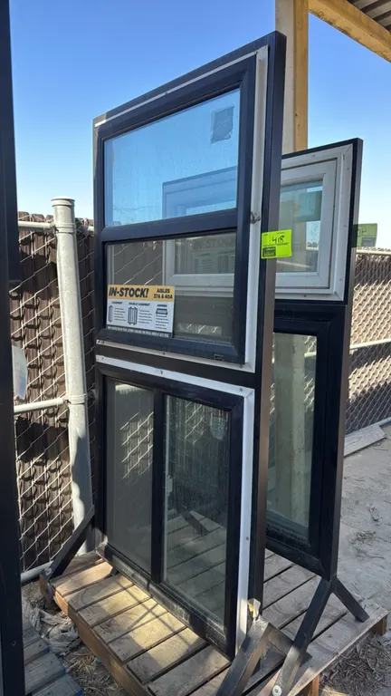 Window sample display stand with SI Series 5000 vinyl sample windows. Includes hung and horizontal sliding window units with Low-E argon-filled glass