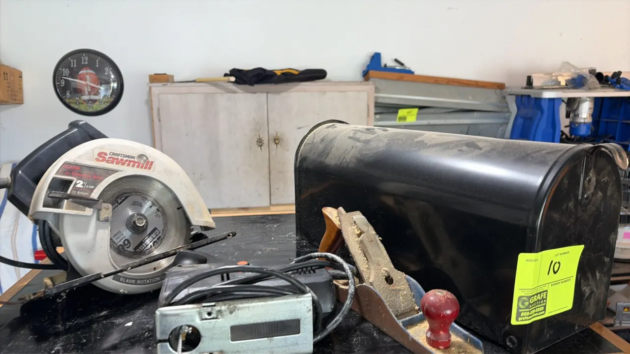 Tool, mailbox, and side table lot. Includes black metal mailbox, Craftsman Sawmill 7-1/4" circular saw (2-1/4 HP, 12A), Black & Decker electric jigsaw