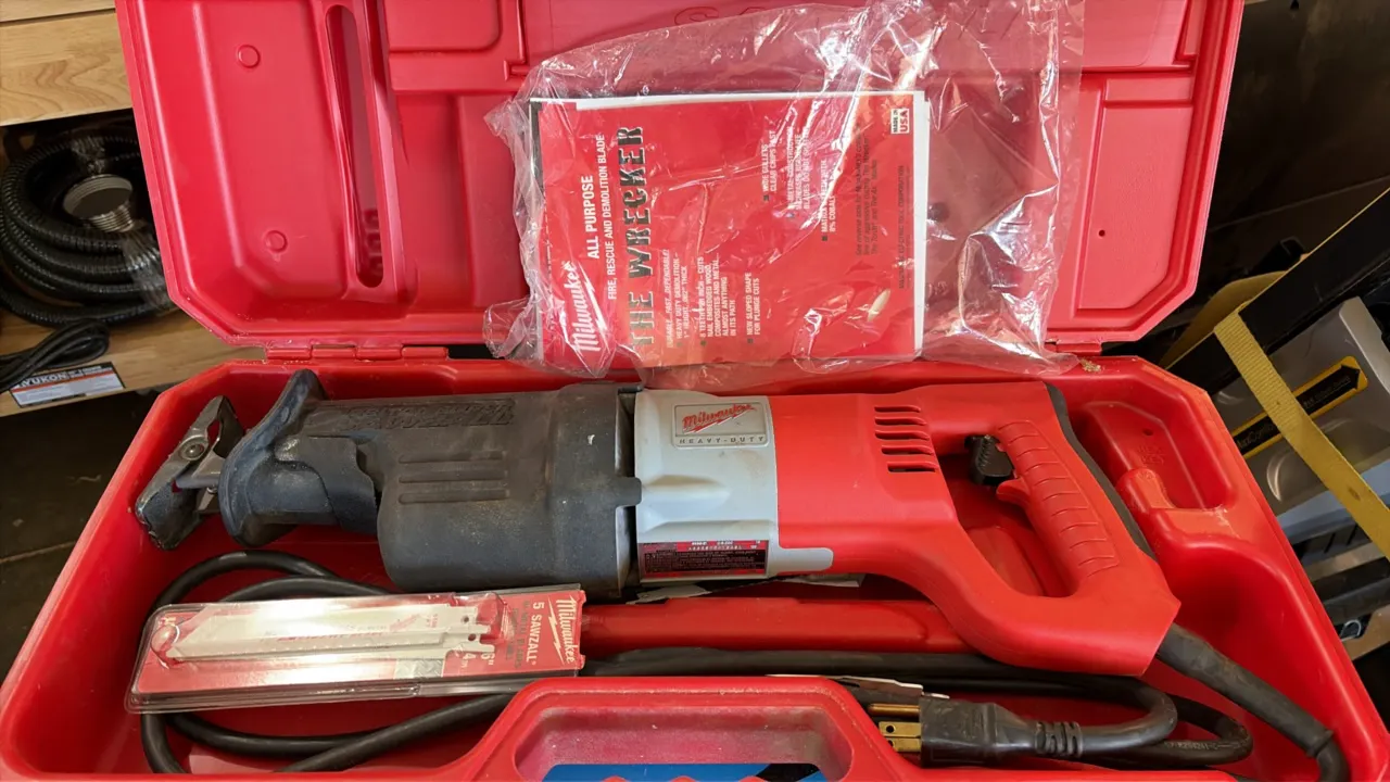 Milwaukee Orbital Super Sawzall corded reciprocating saw. Features orbital cutting action, variable-speed trigger, and rubber front boot. Includes mol