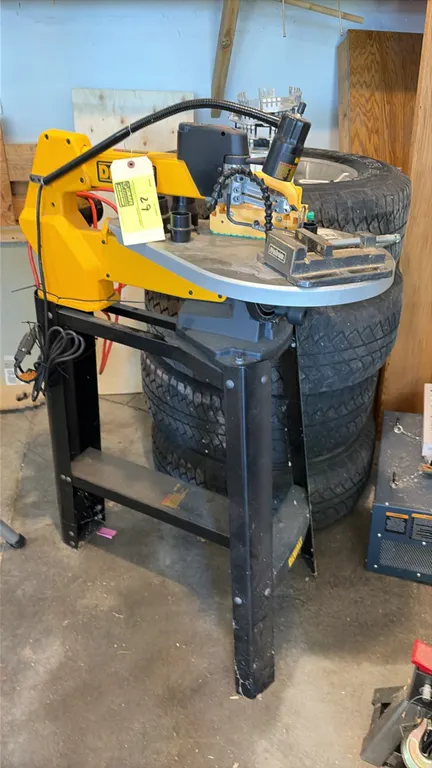 DeWalt DW788 20" scroll saw. Features flexible work light, flexible dust blower, tilting work table, and table vise. Electrical: 120V, 60 Hz, 1.3A. Mo