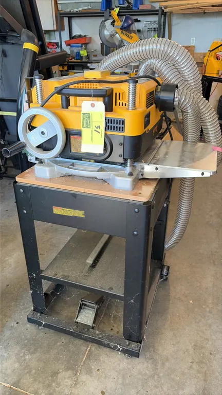 2022 DeWalt DW735 13" thickness planer. Features a two-speed gearbox, infeed and outfeed extension tables, and a dust port with flexible hose. S/N: 20