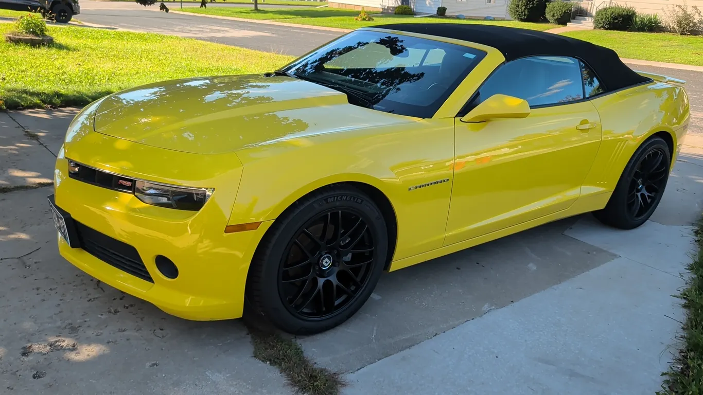 2015 Chevrolet Camaro LT RS convertible. Features 3.6L V6 DOHC 24-valve engine, automatic transmission, rear-wheel drive, soft convertible top, two-to
