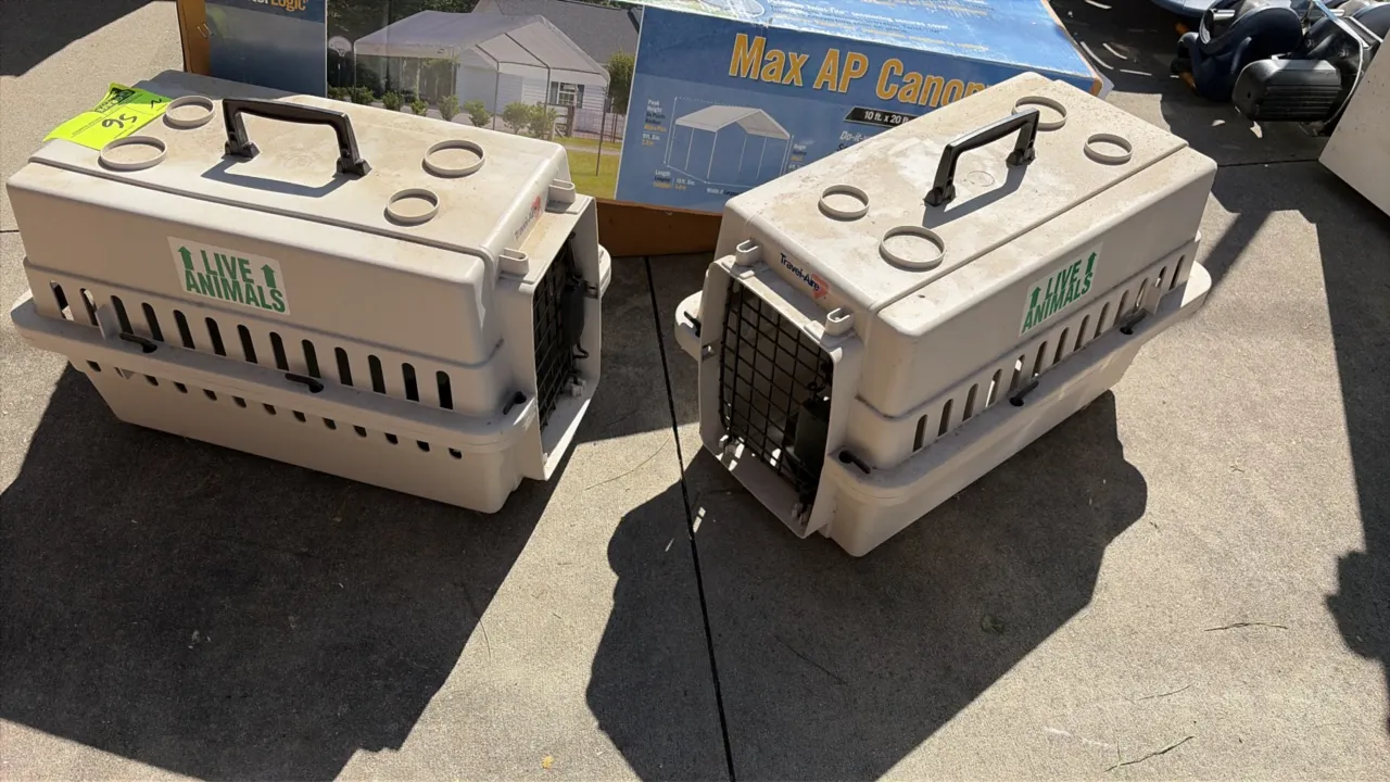 Travel-Aire pet porter travel crates. Features molded plastic construction, wire front doors with squeeze latches, side ventilation slots, and top car