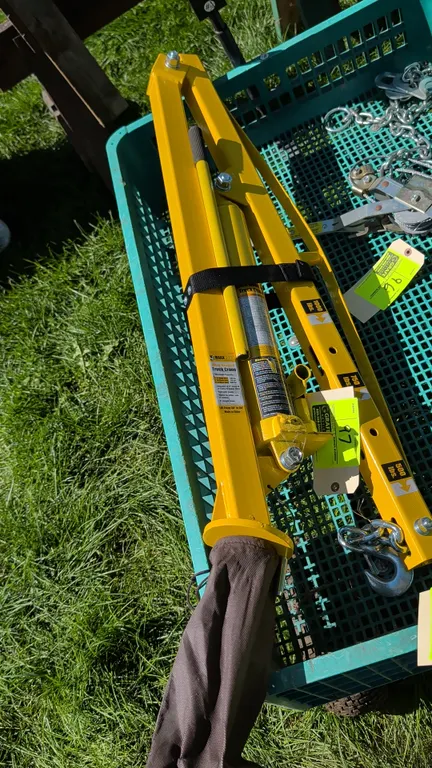 MaxxHaul 70238 hitch-mounted hydraulic truck crane. Features 500 lb. to 1,000 lb. capacity, adjustable boom positions, hydraulic ram with pump handle,
