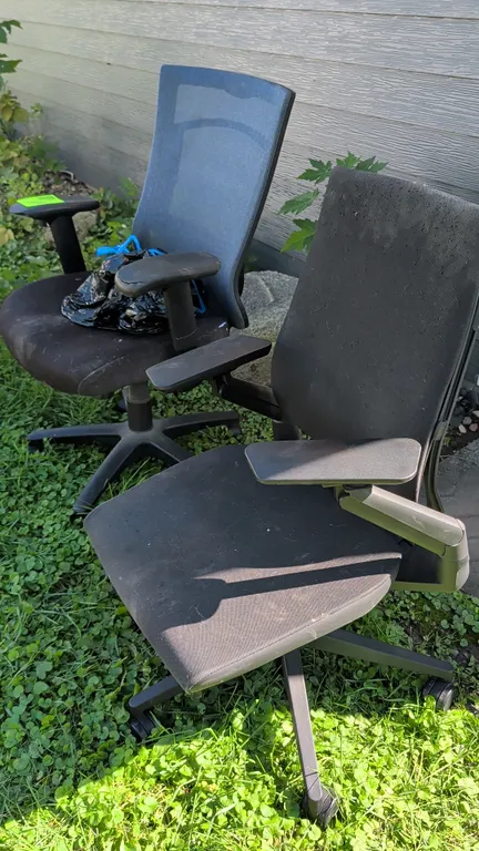 Assorted chair lot. Includes (2) vintage kitchen chairs and (2) office task chairs. Vintage chairs feature chrome frames and yellow patterned upholste