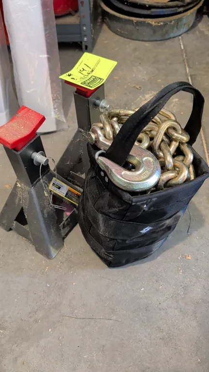 Larin JS-3 3-ton jack stands and Grade 70 transport chain. Includes (2) pin-type jack stands with safety pins and a 1/2" G70 transport chain with clev
