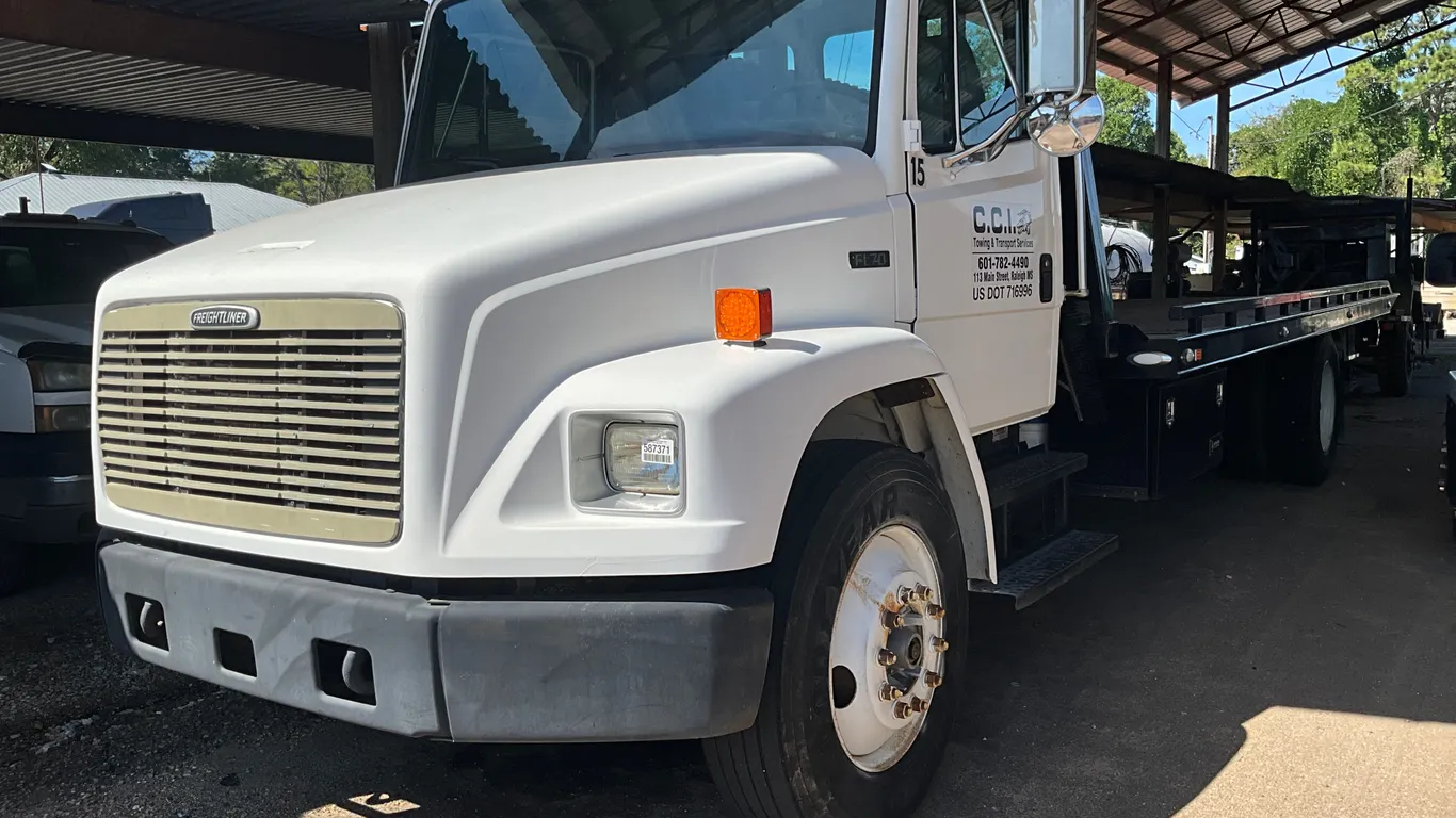 2000 FREIGHTLINER FL70 SINGLE AXLE ROLLBACK TRUCK VIN: 1FV6HJAA0YHG40553