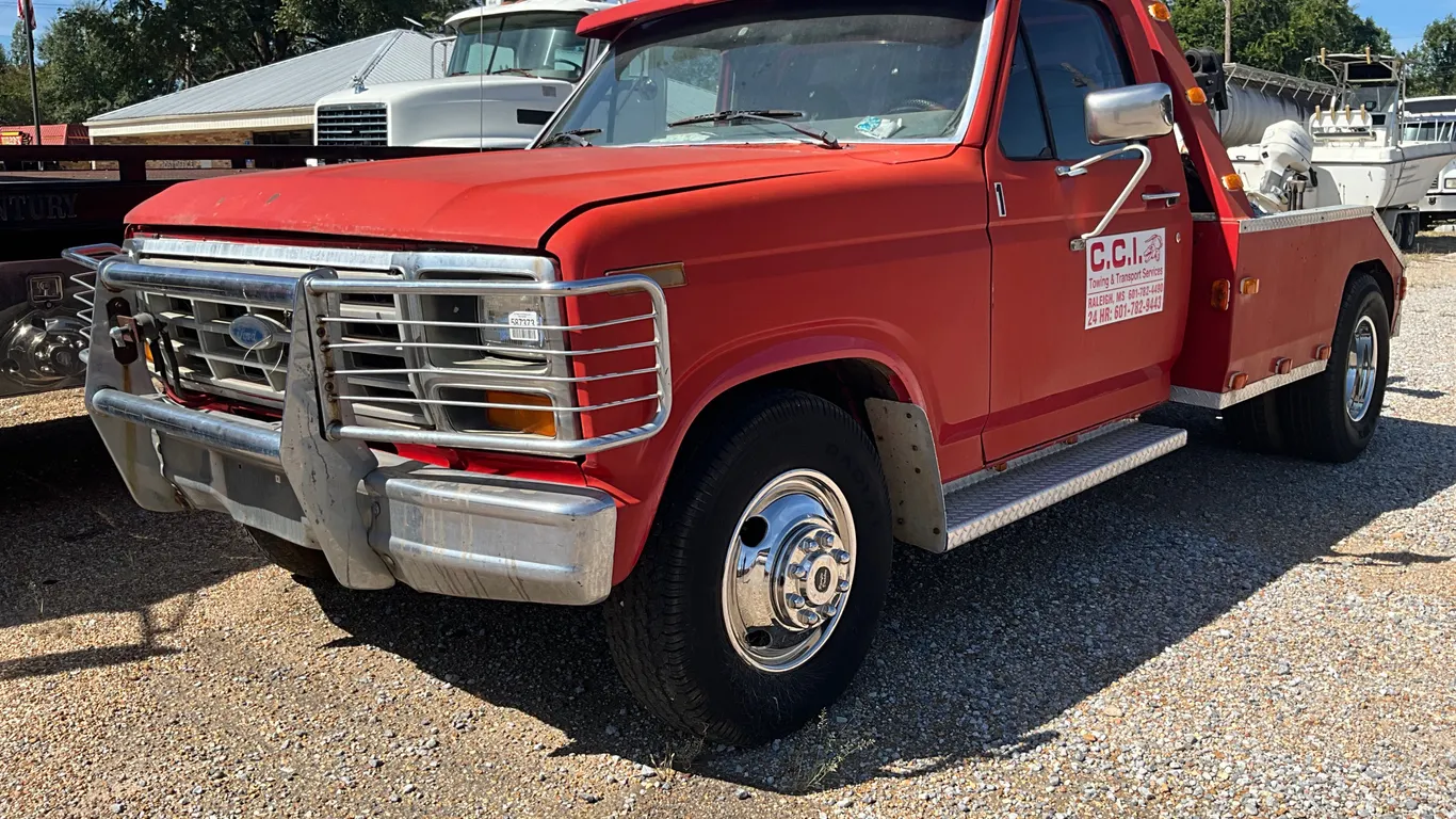 1986 FORD F-350 SINGLE AXLE WRECKER VIN: 1FDKF371XGNB39861