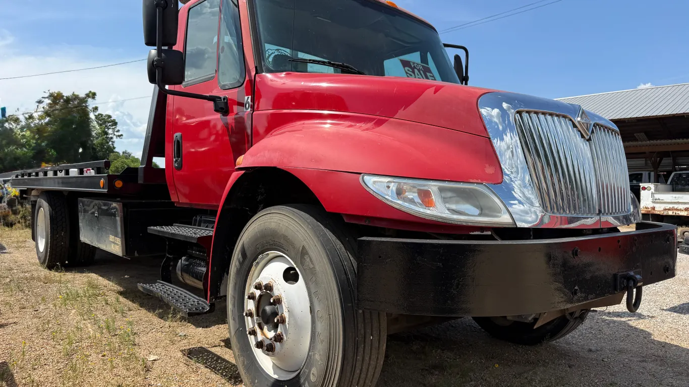 2006 INTERNATIONAL 4300 SBA 4X2 SINGLE AXLE ROLLBACK TRUCK VIN: 1HTMMAAN36H209316