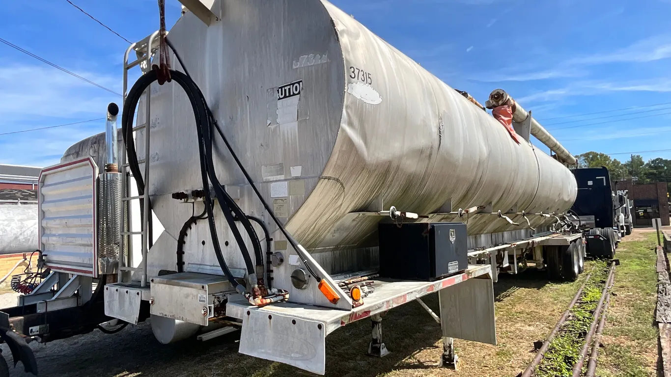 2001 LEDWELL LW38 38’ T/A VACUUM TRAILER VIN: 1L9AD32C01L033429