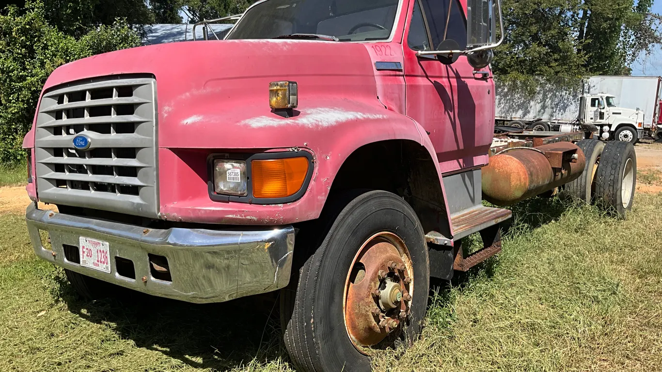 1995 FORD F-700 SINGLE AXLE CAB & CHASSIS VIN: 1FDXF7082SVA03138
