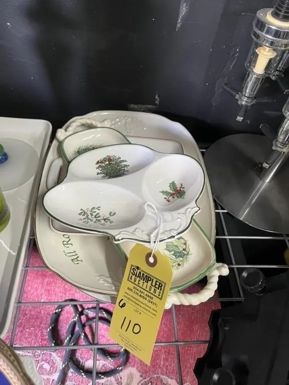 ASSORTED CHRISTMAS SERVING DISHES
