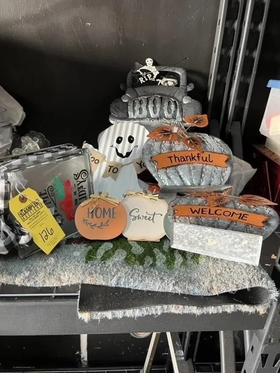 LOT ASSORTED HOLIDAY DECOR - MOSTLY HALLOWEEN