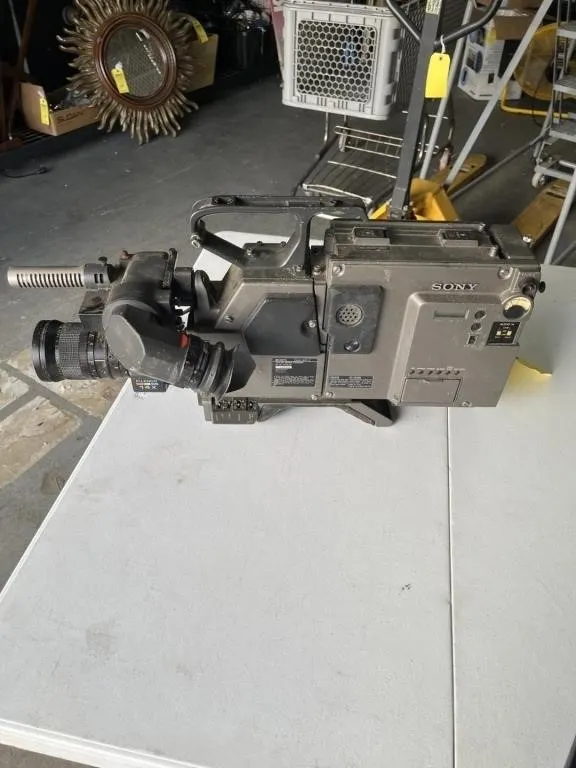 SONY BETACAM BVP-5 3CCD COLOR VIDEO CAMERA