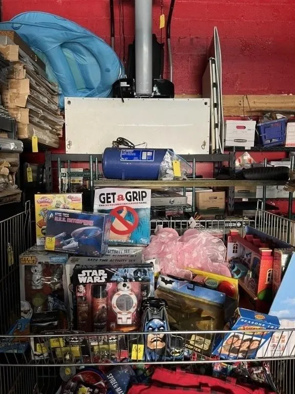ASSORTED TOYS & TINS - STAR WARS, STAR TREK, TOY S