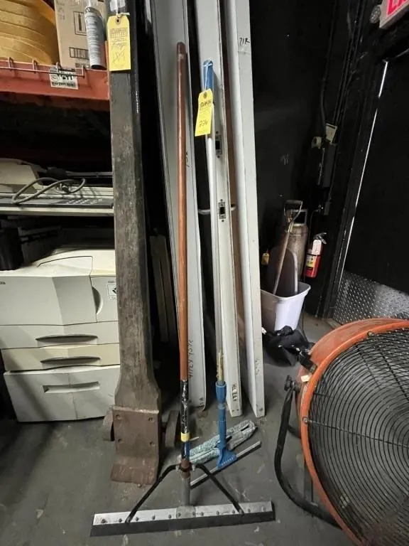 ASSORTED - FLOOR SQUEEGEE / DUSTER