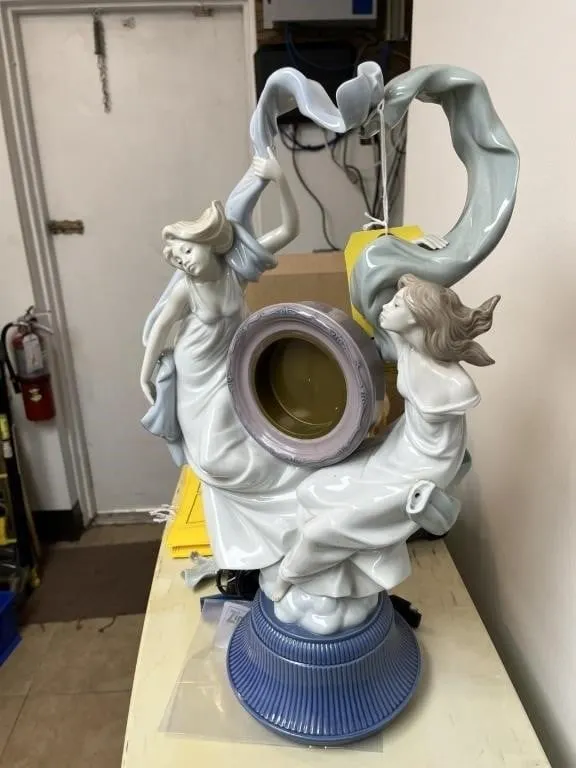 LLADRO - TWO WOMEN (DAMAGED)