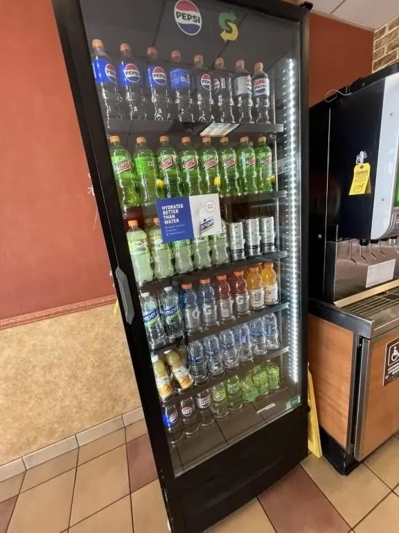 LOT - CONTENTS OF DRINK COOLER ***REMAINING CONTEN