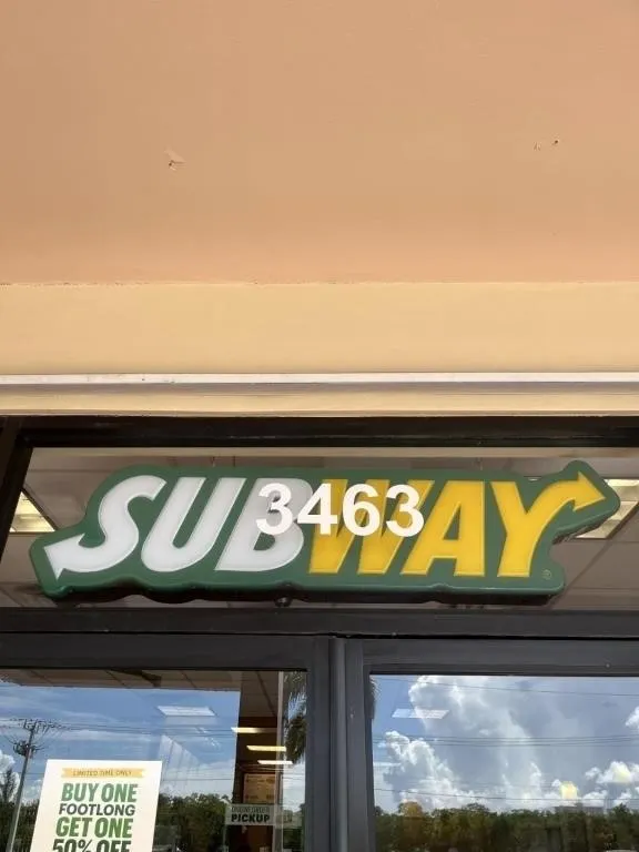LIGHTED 'SUBWAY' SIGN (MOUNTED)