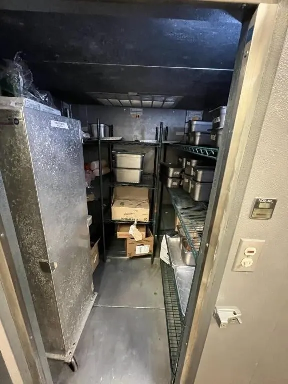 GREEN METRO RACKS (IN WALK-IN REFRIGERATOR)