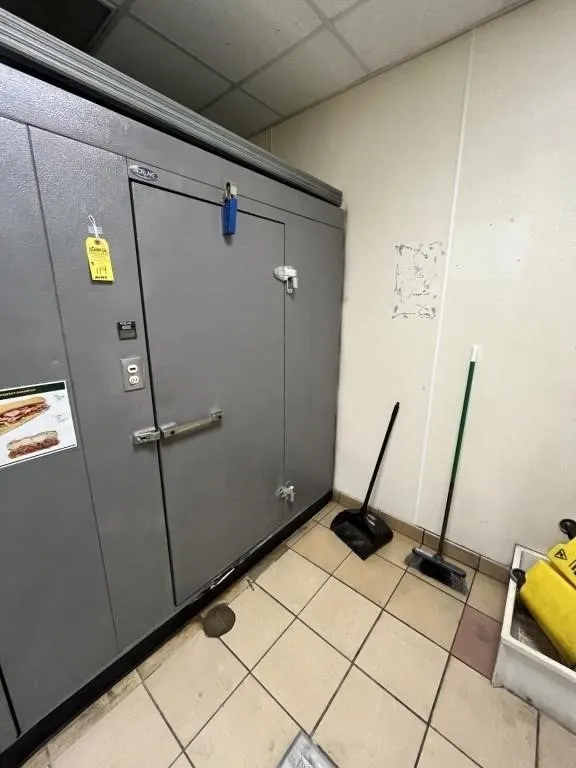 NORLAKE WALK-IN FREEZER - APPROXIMATELY 6'x6'