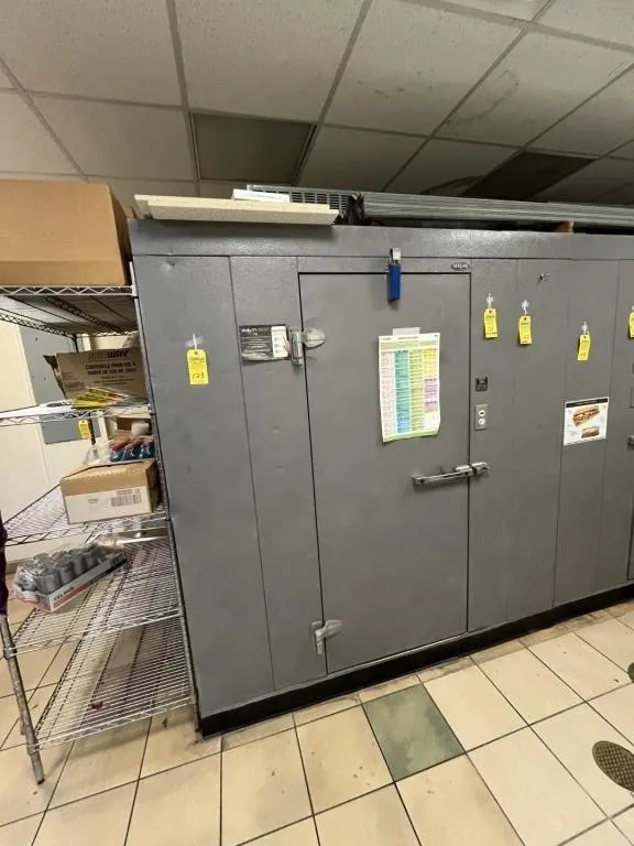 NORLAKE WALK-IN REFRIGERATOR - APPROXIMATELY 6'x6'