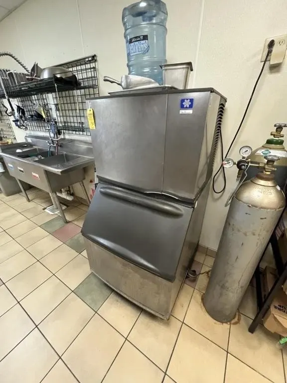 MANITOWAC ICE MAKER