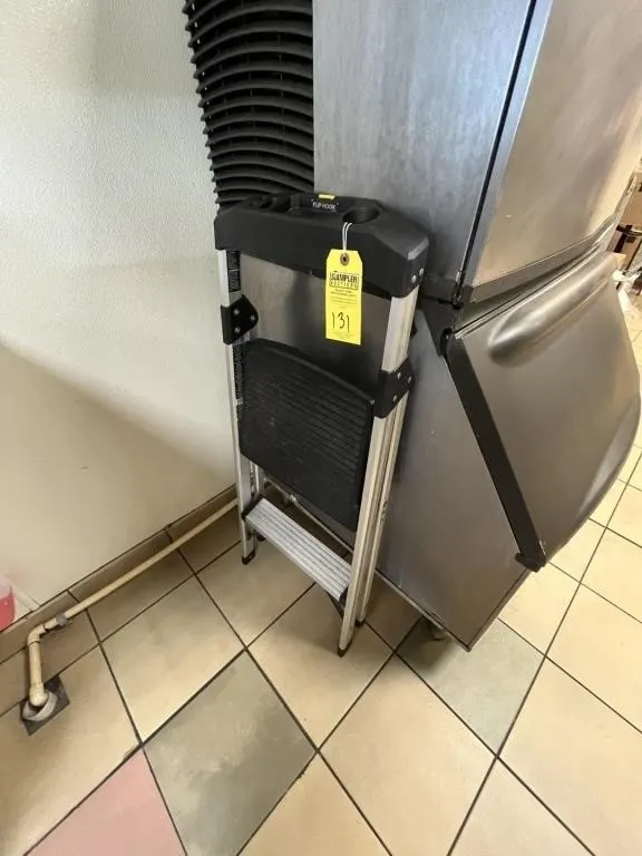 2-STEP LADDER