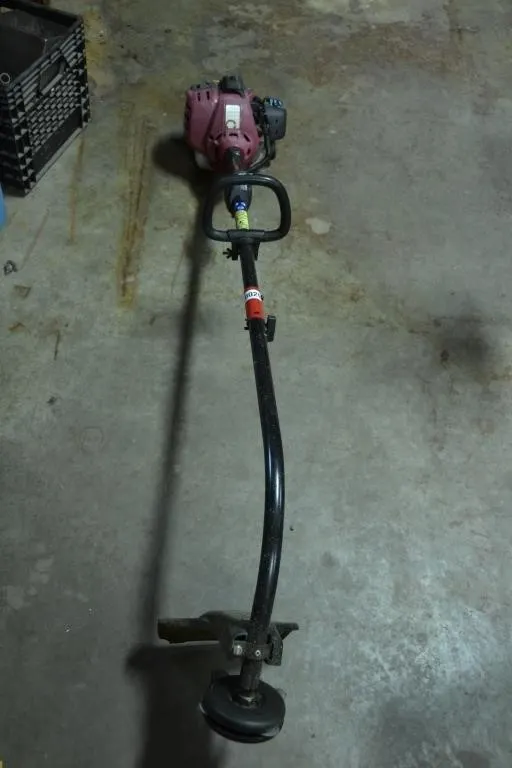 Troy bilt brushcutter comes with set of blades