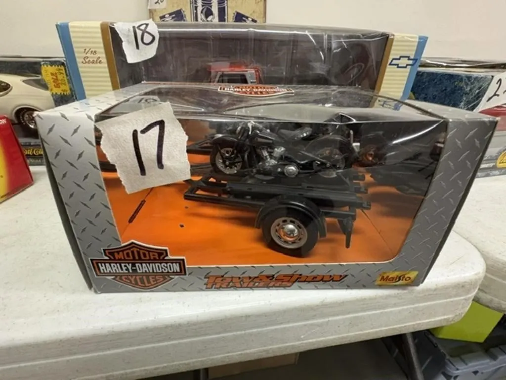 HARLEY DAVIDSON MOTORCYCLE ON TRAILER