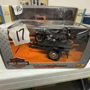 HARLEY DAVIDSON MOTORCYCLE ON TRAILER