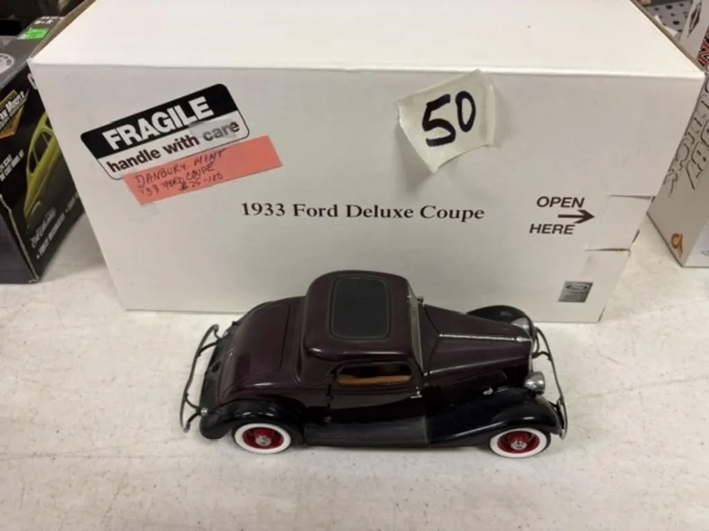 1933 FORD DELUXE COUPE