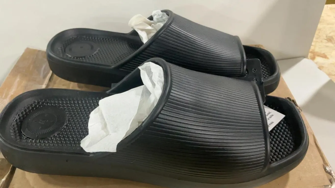 Totes Mens Black Slide Sandals Size 10