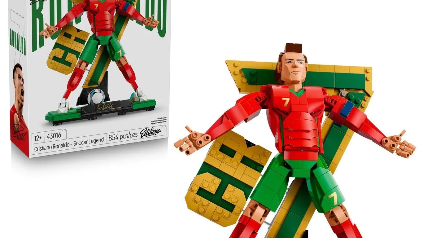 Lego Cristiano Ronaldo Soccer Legend Set 854pc