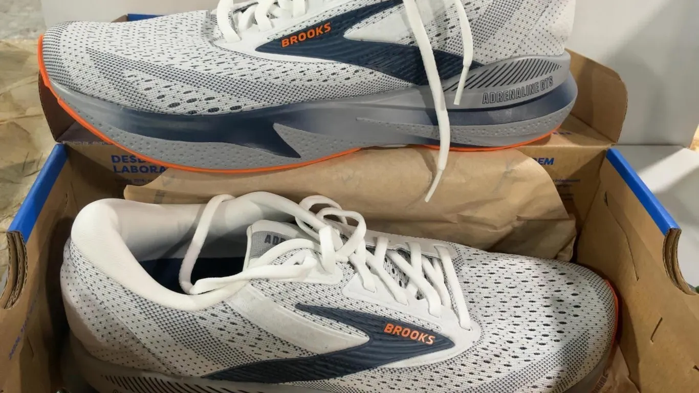 Brooks Adrenaline GTS Running Shoes Size 10