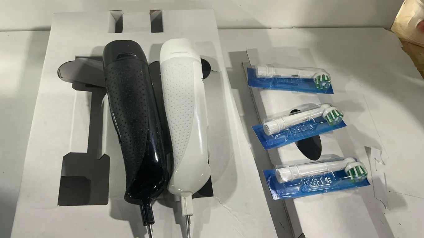 Oral-B Pro Advantage Battery Toothbrush 2pk 4ct