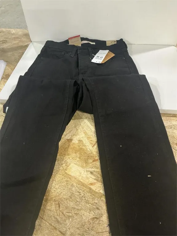 Levi Strauss 314 Shaping Straight Jeans 27x32