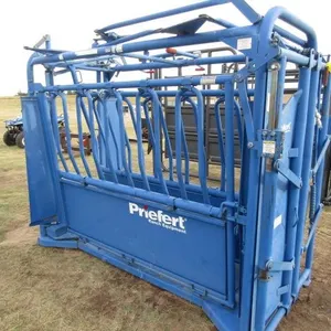 Priefert Cattle Squeeze Chute