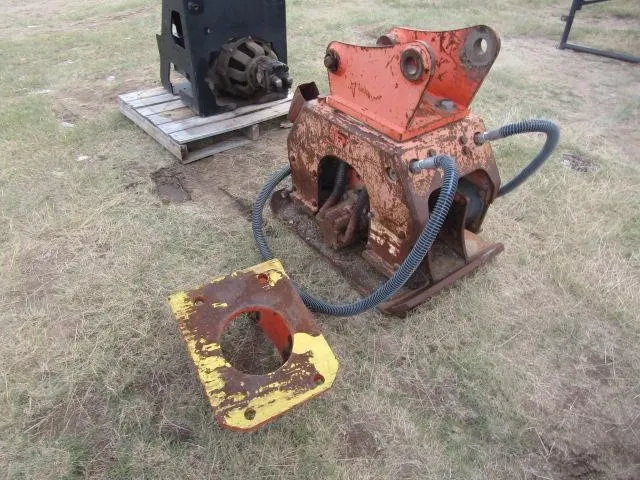 NPK C4C Hydraulic Vibratory Plate Compactor